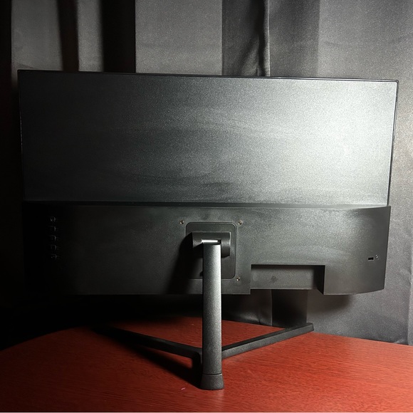 Crua 22” Monitor - Picture 2 of 2